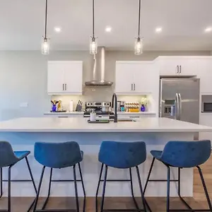 Appartement Modern 3bdr 3 Bath, Garage, Backyard, Theater, Niagara Falls